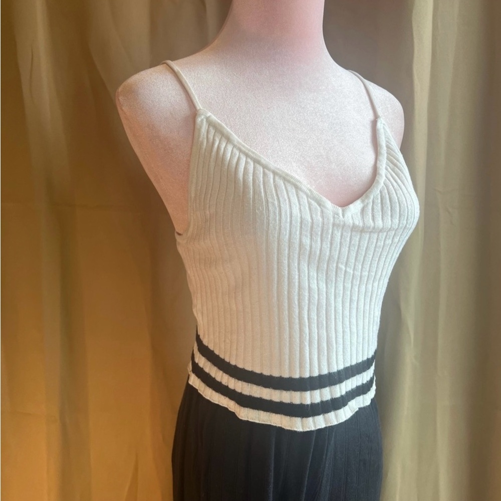 Forever 21 Cream Black Ribbed Cropped Tank Top M